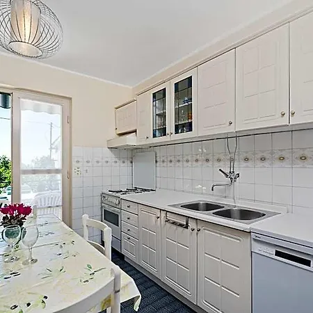 Adria Apartman *
